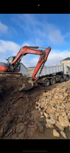Photo de galerie - Évacuation Pelle 8 Tonnes Benne 15m3