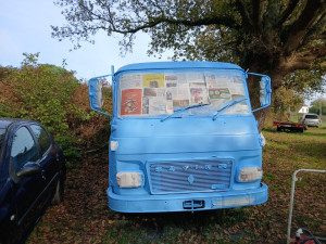 Photo de galerie - Camion Saviem preparation pour peintre la carrosserie 