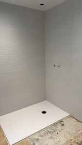 Photo de galerie - Rénovation d’un salle de bain, faïence format 30x90cm