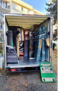 Photo de galerie - Agencement des meubles dans le camion