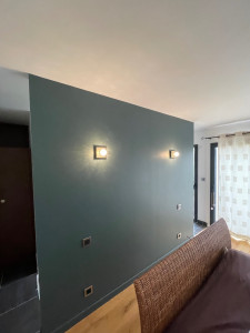 Photo de galerie - Peinture de couleur sur un mur de chambre 