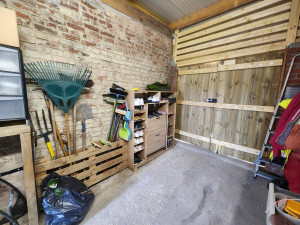 Photo de galerie - Création d’un meuble à chaussures avec les chutes de bois du chantier