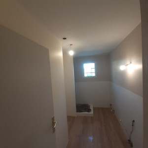 Photo de galerie - Salle de bain fin de peinture carrelage Murs et sol