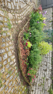 Photo de galerie - Réalisation de bordures naturelle 
