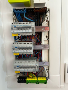 Photo de galerie - Mise en conformité / remplacement de tableau électrique logement et appareil
