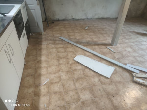 Photo de galerie - Pose de lames vinyle sur sol abîmé 