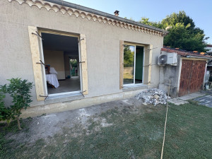 Photo de galerie - Agrandissement fenêtres en portes fenêtres, reprise seuils et tableaux, finition 