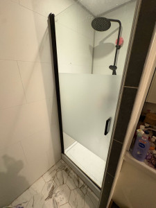 Photo de galerie - Pose, d’une porte de douche