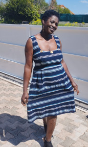 Photo de galerie - Robe en pagne traditionnel.