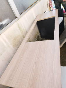 Photo de galerie - Découpe du plan de travail.