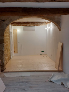 Photo de galerie - Réamenagement d un garage en bureaux(2) 
 
-pose de placo mur et plafond 
- pose de parquet 
- peinture et finitions 
