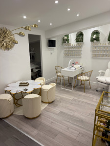 Photo de galerie - Rénovation intérieure complète : peinture, décoration et pose de parquet.