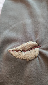 Photo de galerie - Réparation/raccomodage des vêtements par broderie 