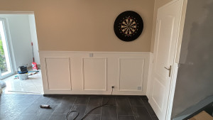 Photo de galerie - Création de sous-bassement avec moulure +peinture 