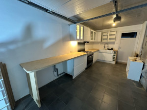 Photo de galerie - Fabrication et création d’une cuisine dans un garage