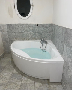 Photo de galerie - Rénovation SDB avec pose d’une baignoire d’angle 