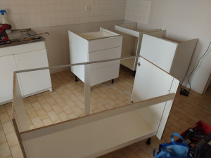 Photo de galerie - Montage d'une cuisine 