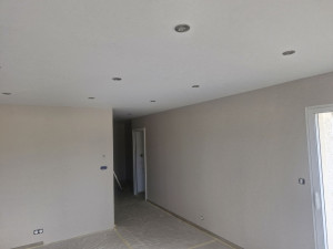 Photo de galerie - Ratissage a l enduit et application peinture plafond et mur