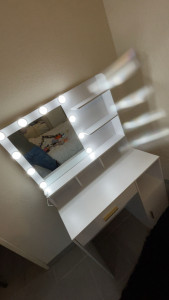 Photo de galerie - Finition d’un coiffeuse