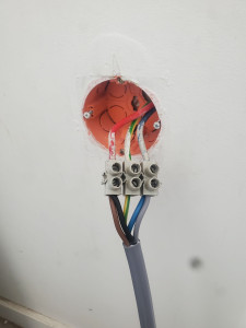 Photo de galerie - Branchement d'une plaque de cuisson électrique 