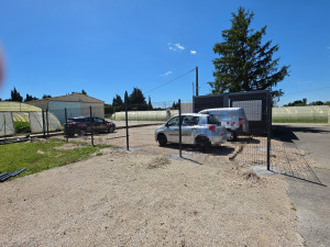 Photo de galerie - Remise en état et reconstruction de la clôture endommagée et tombée sous l’effet du vent.