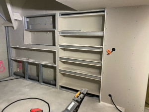 Photo de galerie - Création d’une bibliothèque tout en placoplâtre