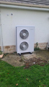 Photo de galerie - Pose pompe à chaleur 