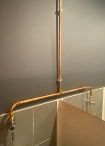 Photo de galerie - Installation en cuivre arrivée d’eau F pour de 2 urinoirs ☺️  