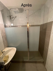 Photo de galerie - Pose de douche avec carrelage + porte de douche amovible 