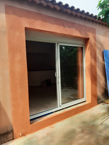 Photo de galerie - Encadrement porte vitrine 