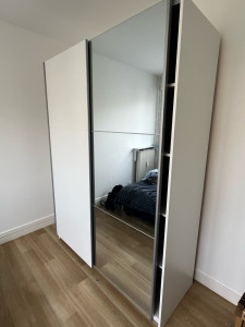 Photo de galerie - Montage bien soigné d’une armoire à deux portes coulissantes 