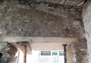 Photo de galerie - Remplacement linteau existant par 2 madrié, maçonnerie de moellons