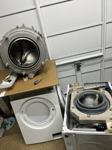 Photo de galerie - Remplacement d’une cuve complète sur Machine à laver Electrolux.