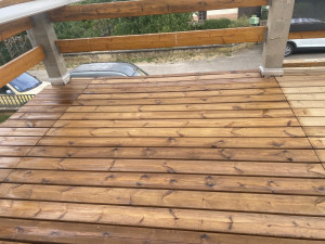 Photo de galerie - Terrasse en pin finie avec saturateur de protection 