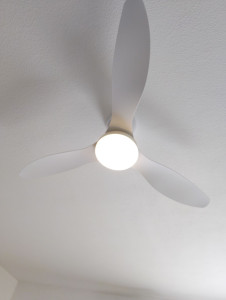 Photo de galerie - Pose d'un plafonnier ventilateur 