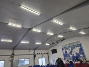 Photo de galerie - Installation de luminaires  dans une salle