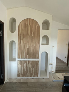 Photo de galerie - Création d'une bibliothéque en placo sur mesure avec niches arrondies et portes en arche