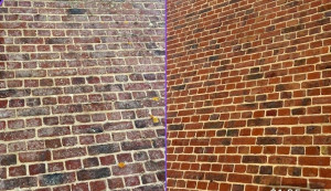 Photo de galerie - Cette photo illustre la différence entre un mur en briques sale et un mur nettoyé