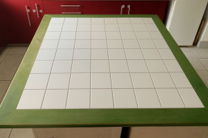 Photo de galerie - Plan de travail en carreaux sol, montage meubles Ikea 