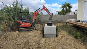 Photo de galerie - Pose d'un récupérateur d'eau de pluie en béton de 5000 litres 