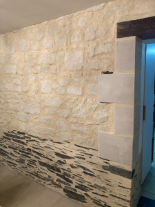 Photo de galerie - Dépose plâtre, nettoyage pierre, création fausse pierre et jointoiement 
