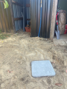 Photo de galerie - Raccordement de l’arrivée d’eau potable et installation d’un robinet extérieur.