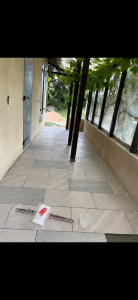 Photo de galerie - Aménagement d’une véranda : chape+carrelage + enduit gratter 