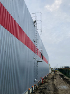 Photo de galerie - Montage et pose d'échelle à crinoline 