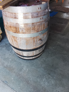 Photo de galerie - Restauration d'un vieux fût pour réaliser mange-debout