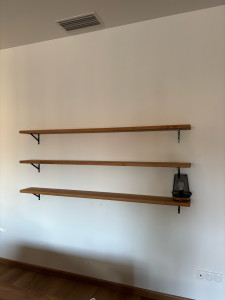 Photo de galerie - Étagère chêne 