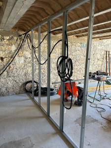 Photo de galerie - Mise en place des alimentations électrique 