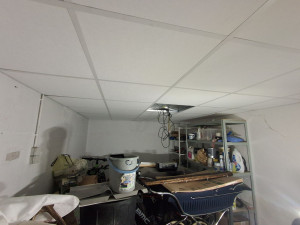 Photo de galerie - Chantier terminé :
75 m2 
isolation panneaux alu 96mm 
pose de structure et dalle 60x60 cm 