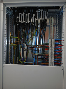 Photo de galerie - Câblage d'une petite armoire électrique (tertiaire)