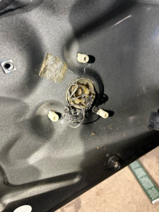 Photo de galerie - Changement du mécanisme de lève-vitre avant gauche sur une coccinelle de 2016